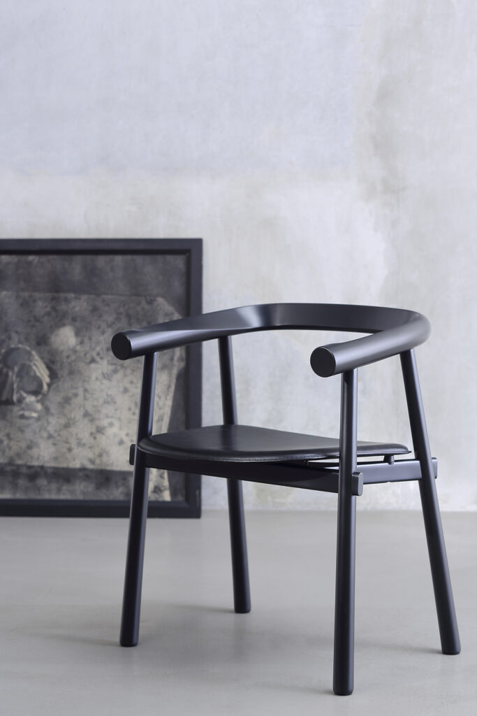 Dining Table ALTAY by Patricia Urquiola